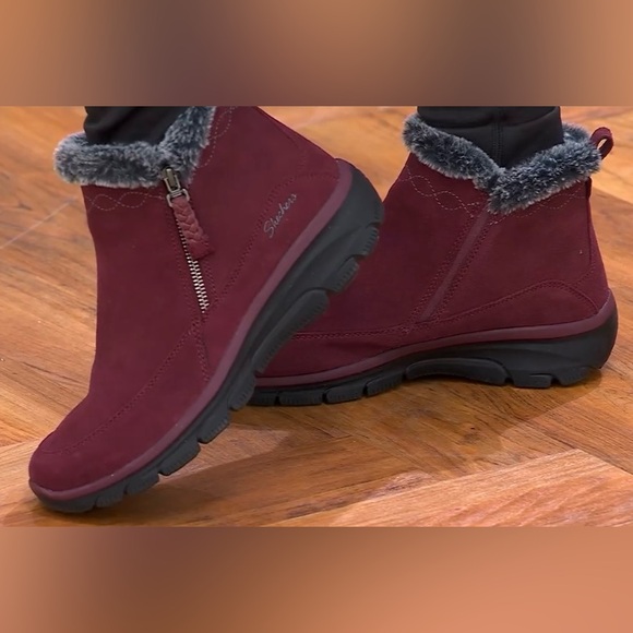 Skechers size 8.5 Burgundy easy going fall essential Suede zip up ankle boot - Picture 3 of 12